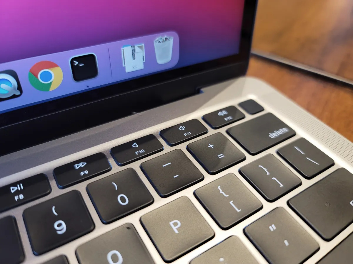 MacBook Air M1 giảm kịch sàn từ 13 triệu – Có nên mua trong năm 2025 5 Macbook Air M1 có cảm biến Touch ID bảo mật tuyệt đối