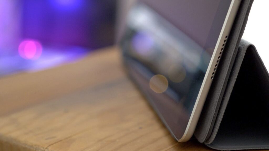 5 mẹo để dùng iPad như một laptop thực thụ 5 voi phu kien smart keyboard giup cho ipad pro 10 5 inch nhu ho moc them canh 4