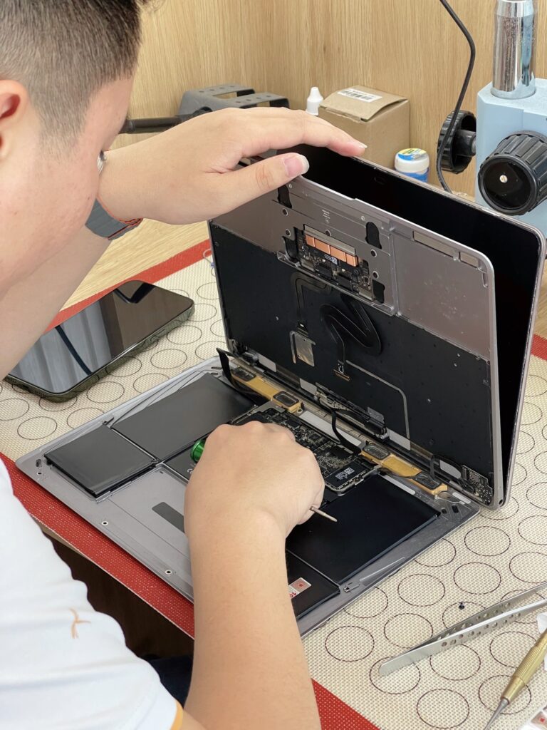 sửa nguồn macbook