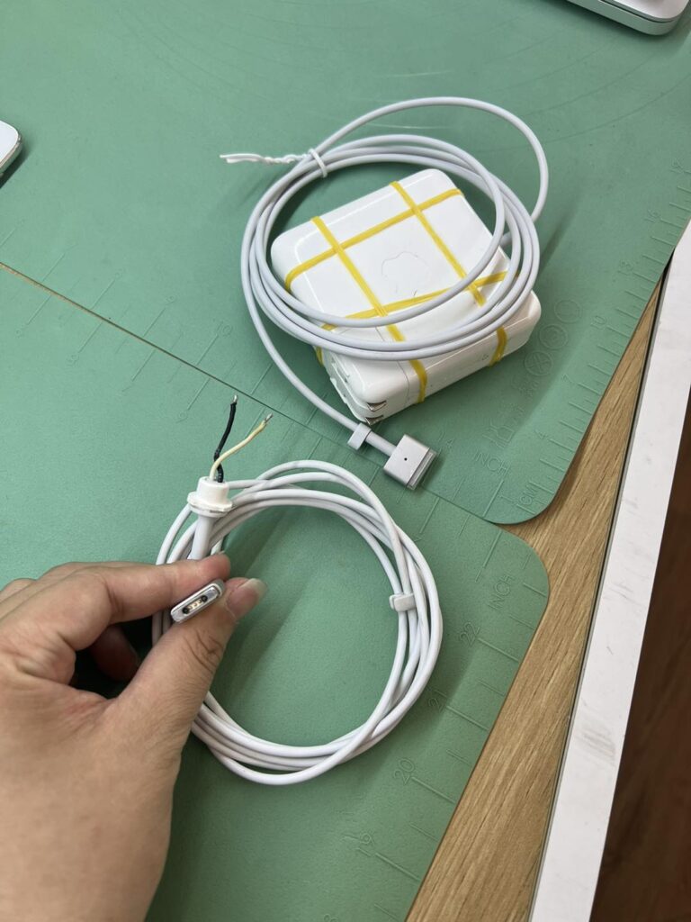 thay sạc macbook