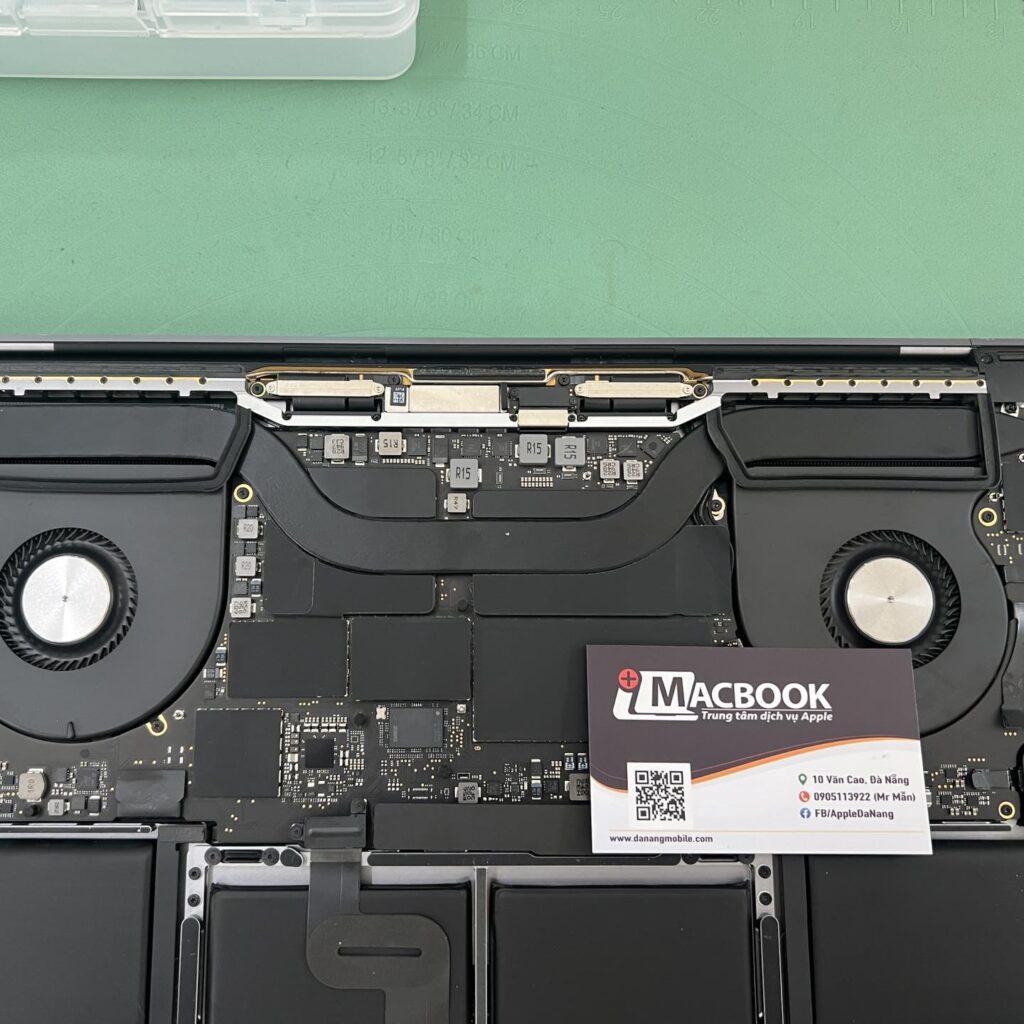 vệ sinh MacBook